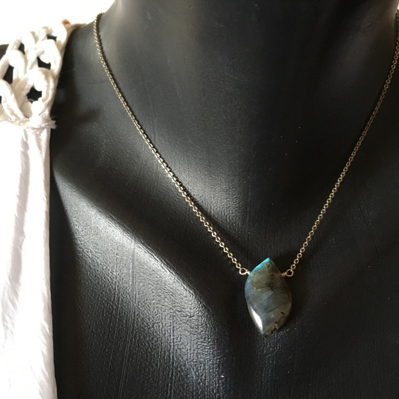 Labradorite Stone Wire wrapped on Silver Chain - Picture 10 of 11